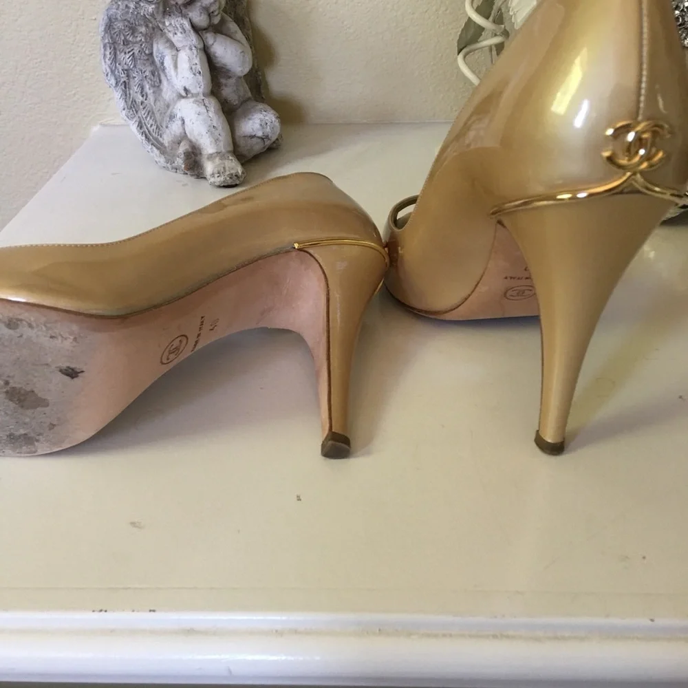 Chanel cream gold patent leather pumps